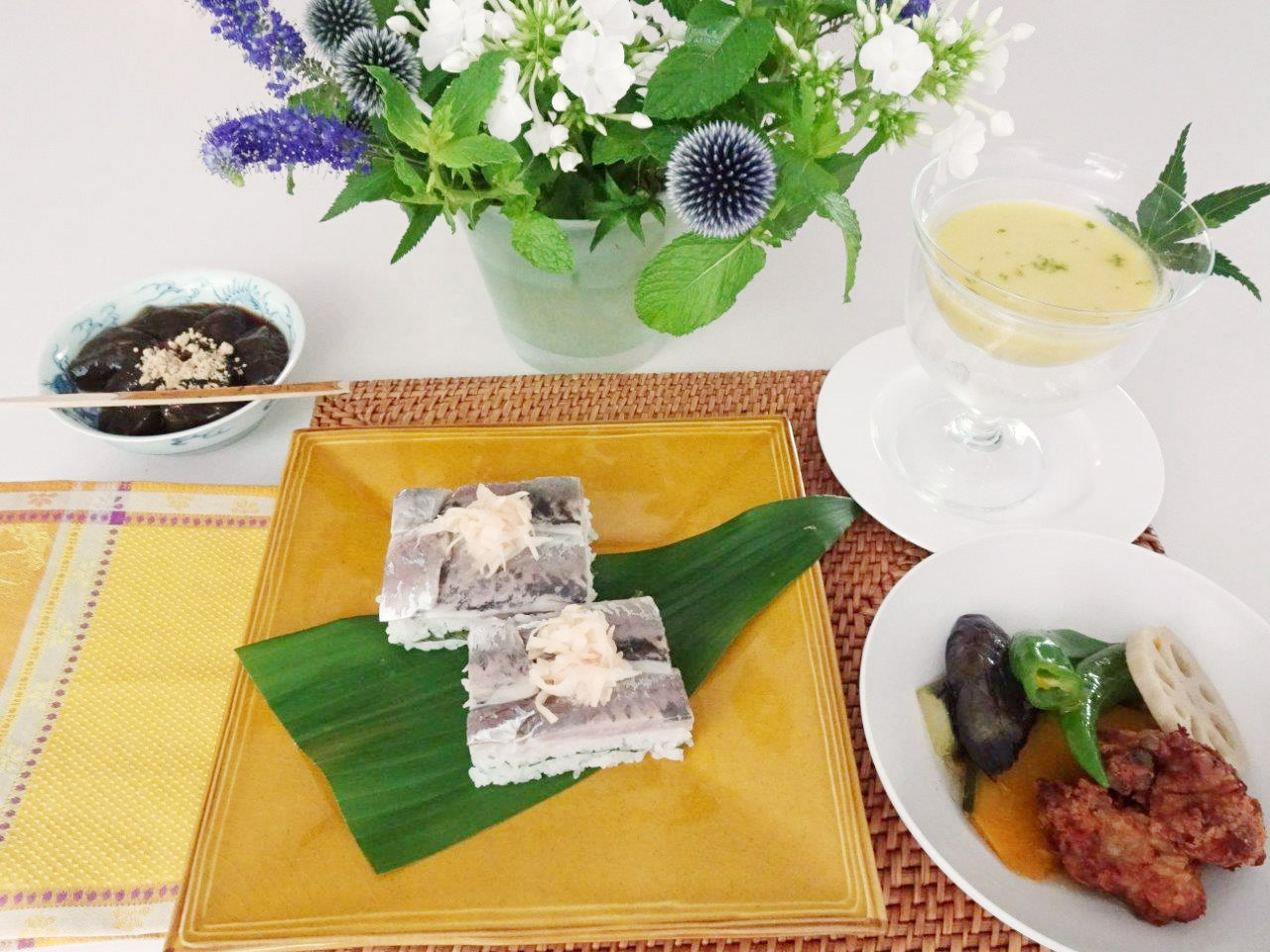 鯵の押し寿司・トウモロコシのすり流し・夏野菜の揚げ浸しと鶏の山椒揚げ・わらび餅
